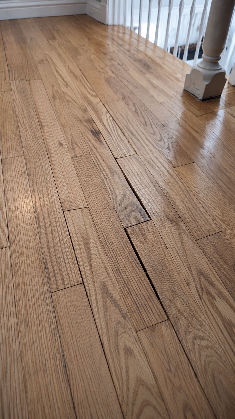 Loose LVP or wood flooring damage image